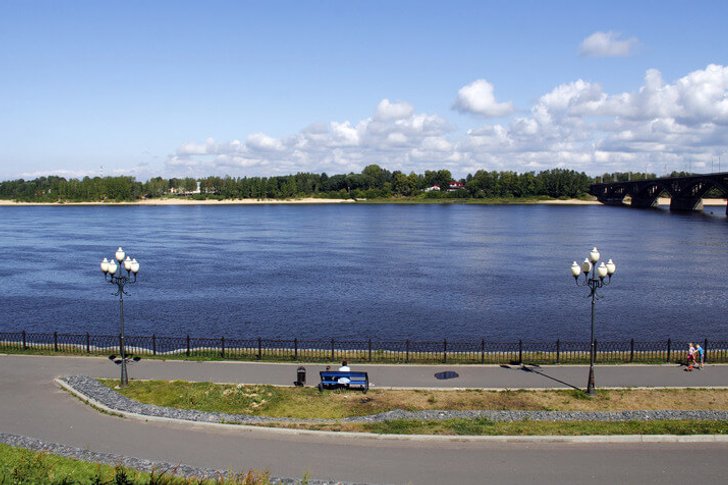 Volzhskaya embankment
