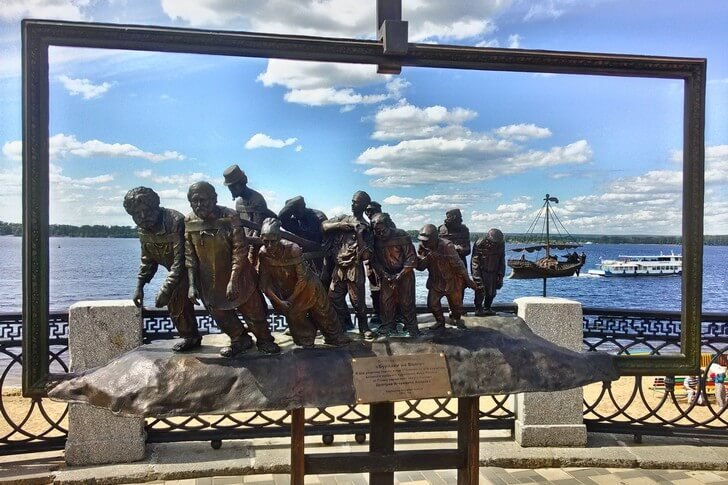 Sculpture Les transporteurs de péniches sur la Volga