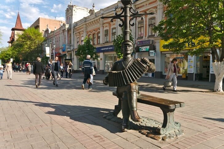 Monument to the Saratov harmonica