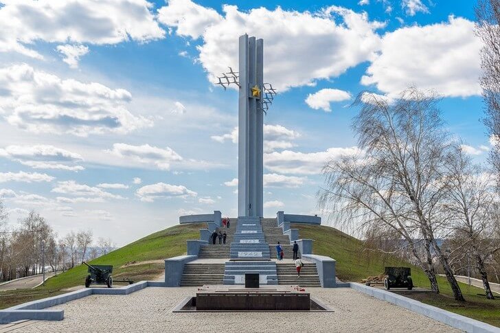Парк Победы и памятник «Журавли»