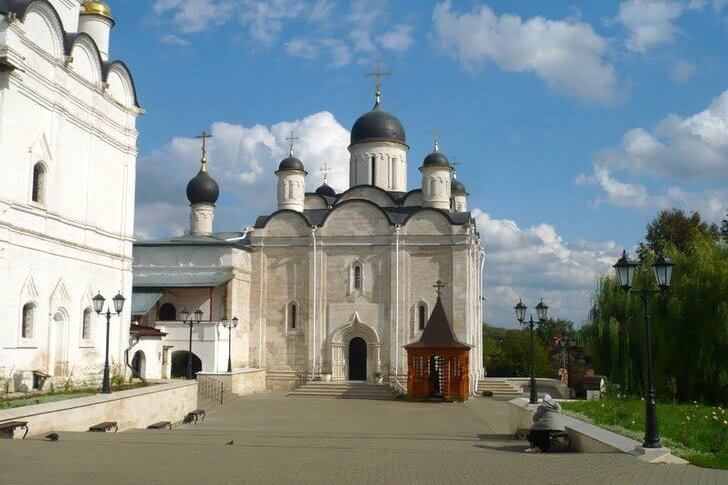 Vladychny monastery