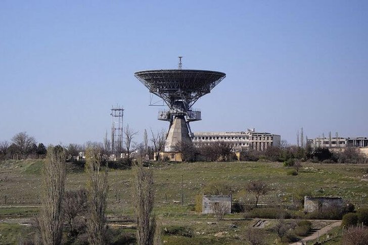 TNA-400 radio telescope in Shkolnoye