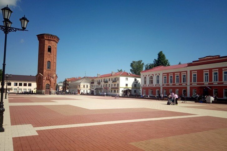 Praça da Catedral e torre de água