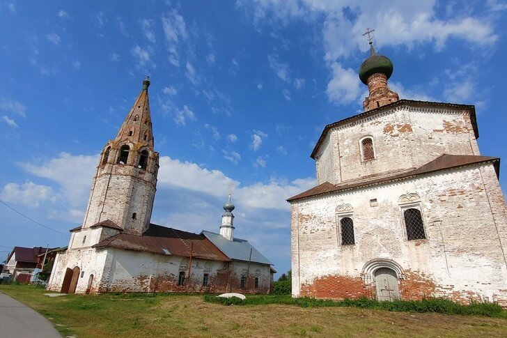 Iglesias de Kozmodemyanskaya y Santa Cruz