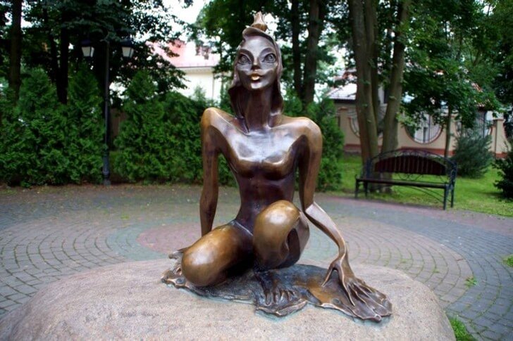 雕塑《青蛙公主》