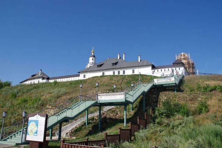 Sviyazhsky Hemelvaart-klooster