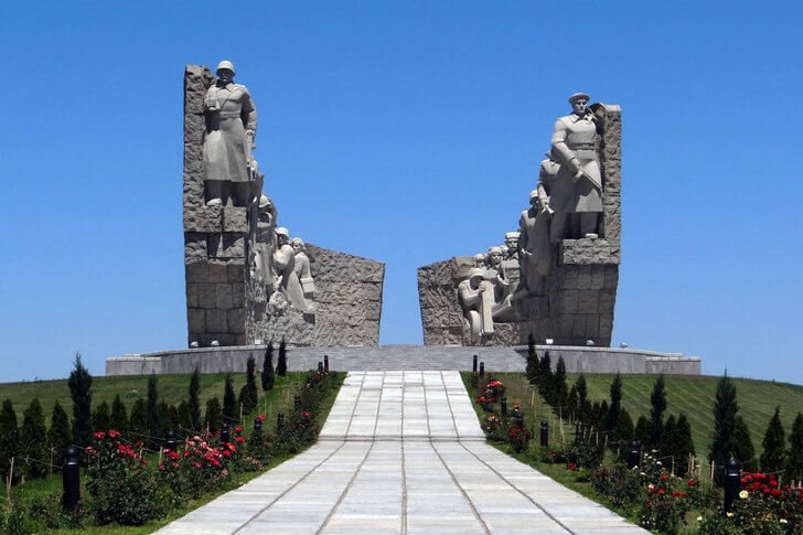 Monumento a la gloria en las alturas de Sambek
