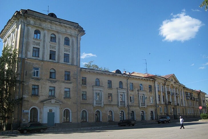 El conjunto de edificios del pueblo de Shlyuzovoy