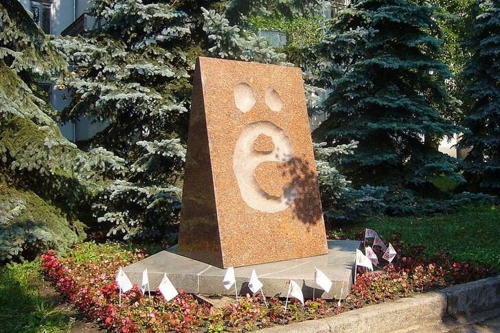 Monument to the letter ё