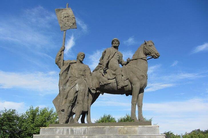 Monumento a Bogdan Khitrovo