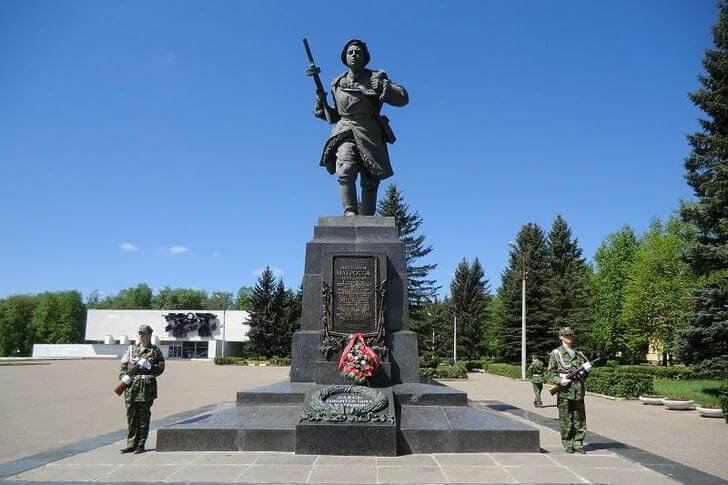 Monumento a Alexander Matrosov