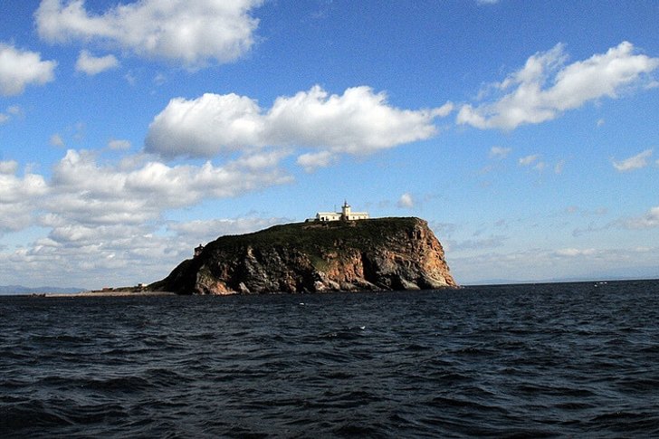Phare sur l'île de Skrypleva