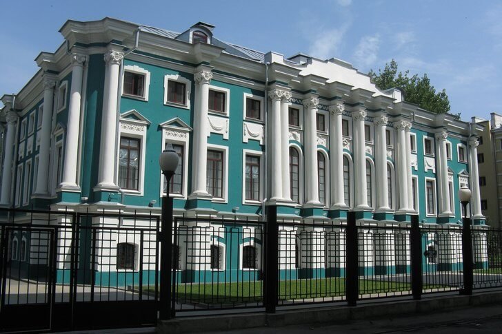 I. N. Kramskoy Art Museum