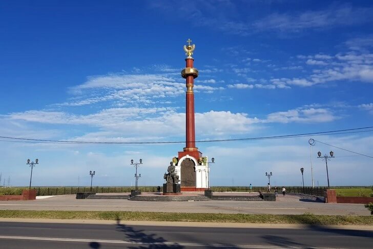Monumento en honor a la fundación de Yakutsk