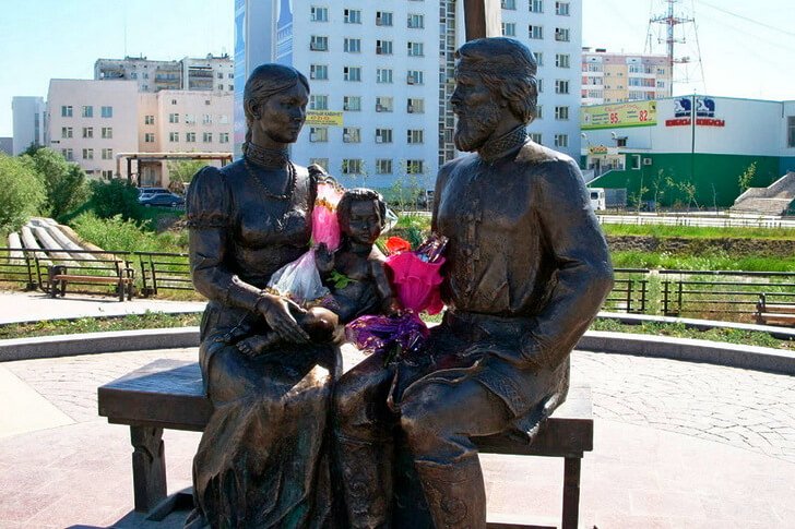 Monumento a Dezhnev y Abakayada