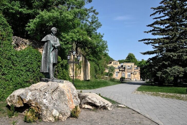 Monument voor M. Yu. Lermontov
