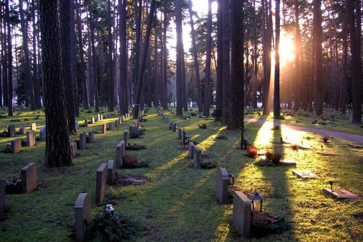 Лесное кладбище Скугшуркогорден