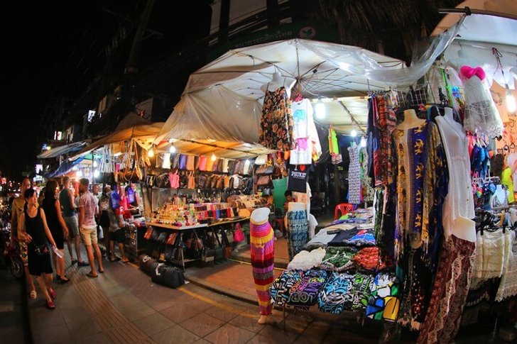 Mercato notturno nella città di Phuket