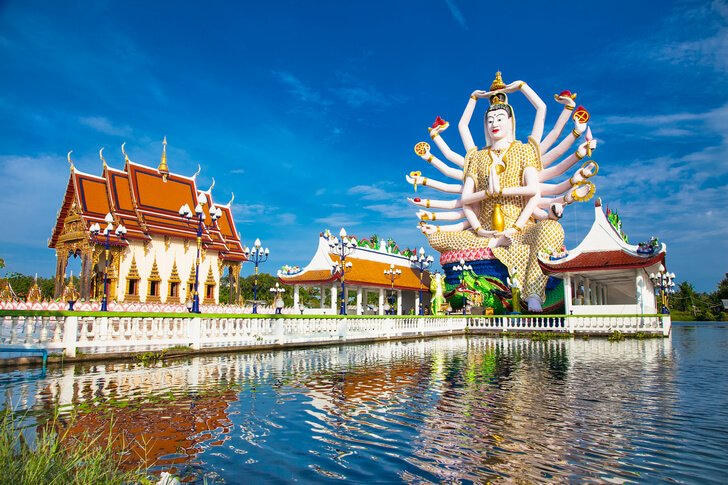 Temple Wat Plai Laem
