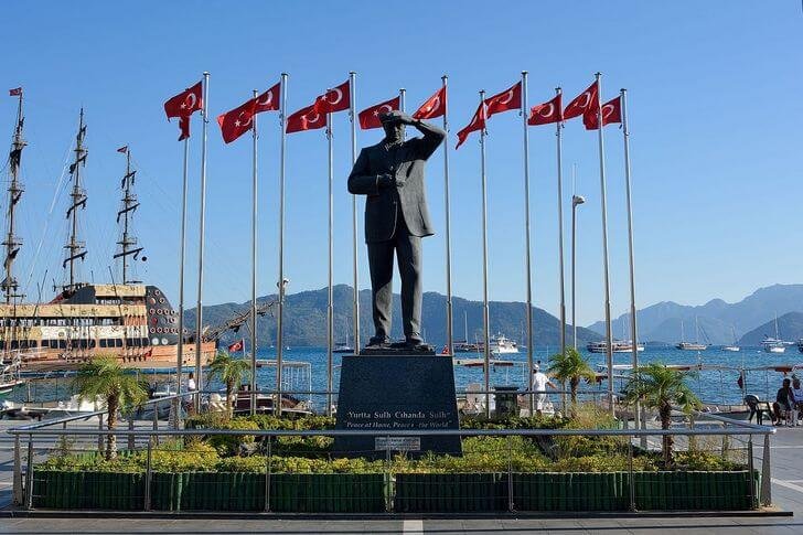 Monument to Kemal Ataturk