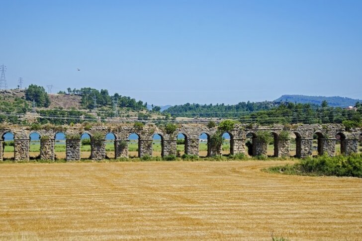 Antiguo acueducto romano