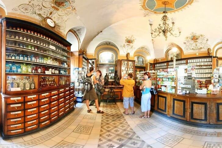Pharmacy Museum Under the Black Eagle