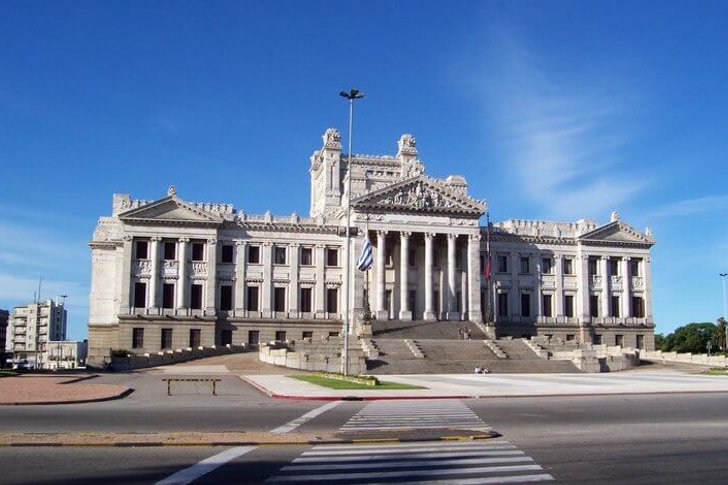 Edificio del parlamento de montevideo