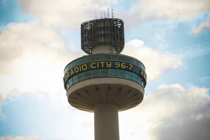 Torre de la ciudad de radio