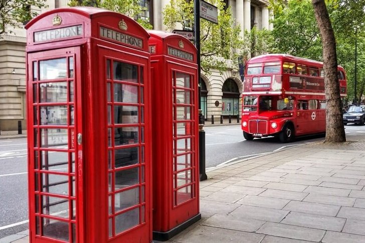 Telephone booth and double-decker bus