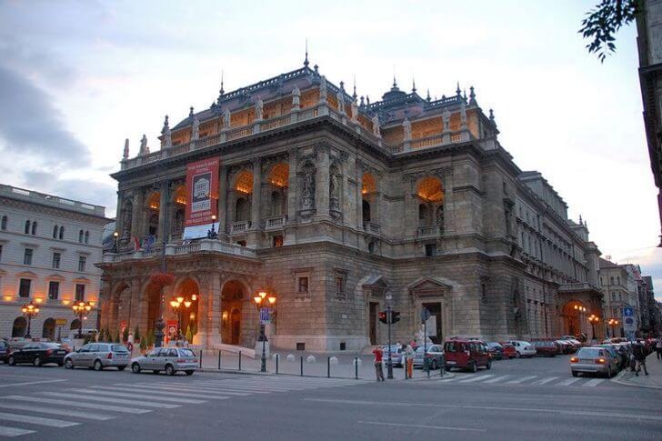 Ópera húngara